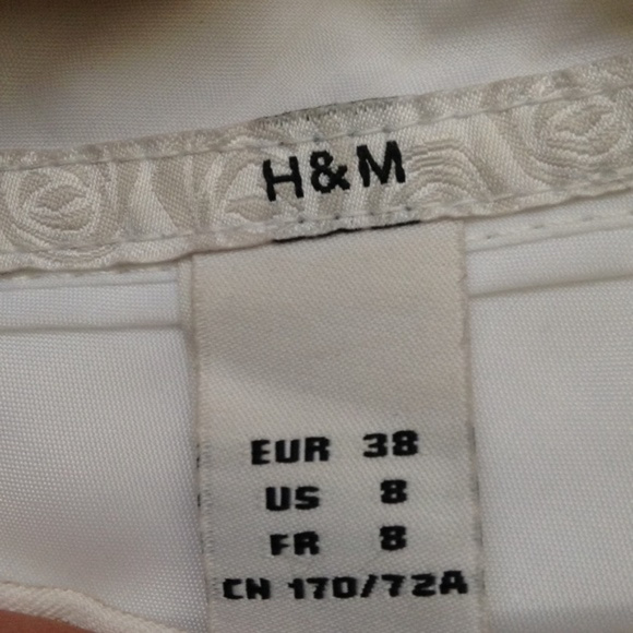 Pin Striped H&M Bermuda Shorts, Size 8 - Picture 5 of 5